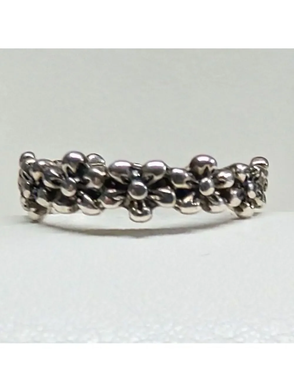 New Daisy Flower Band Ring Womens Size 6.5 Silver Tone Floral Eternity Stackable